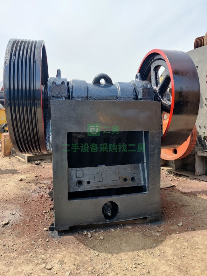 出售二手九成新的焦礦600X900顎式破碎機