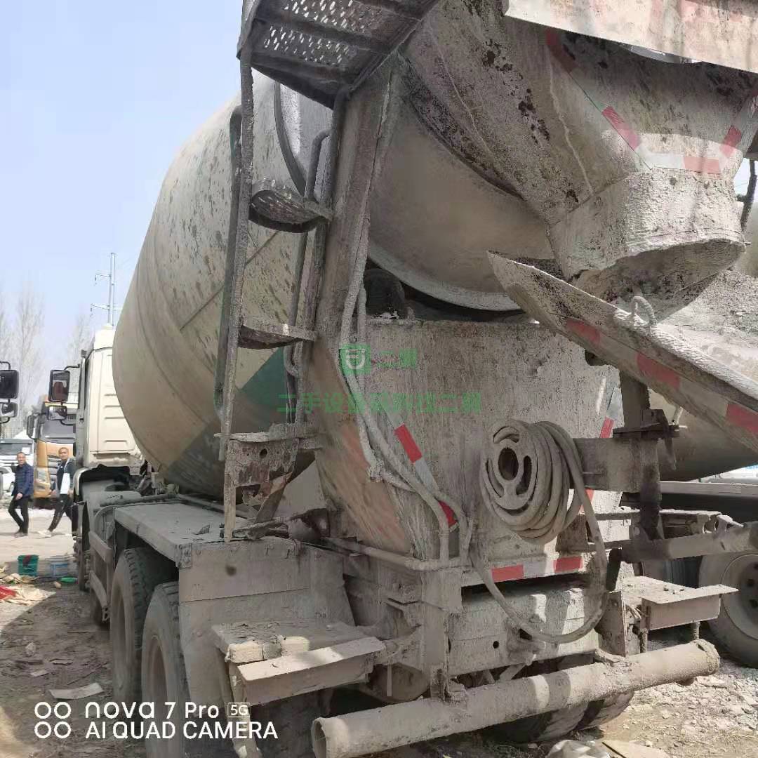 出售一臺19年國五輕量化德龍大12方攪拌車，340馬力