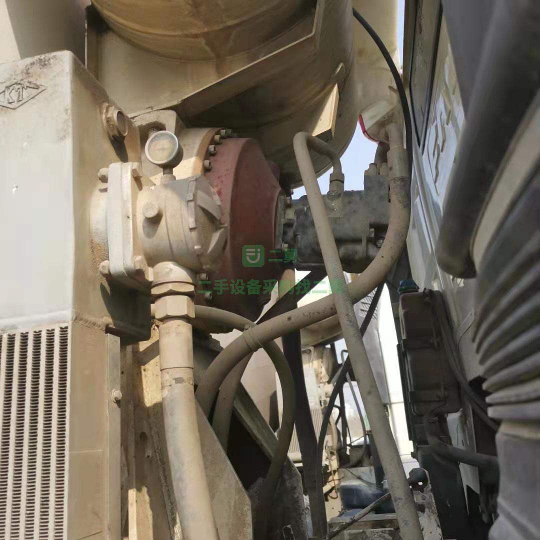 出售一臺13年解放錫柴發動機攪拌車，375馬力