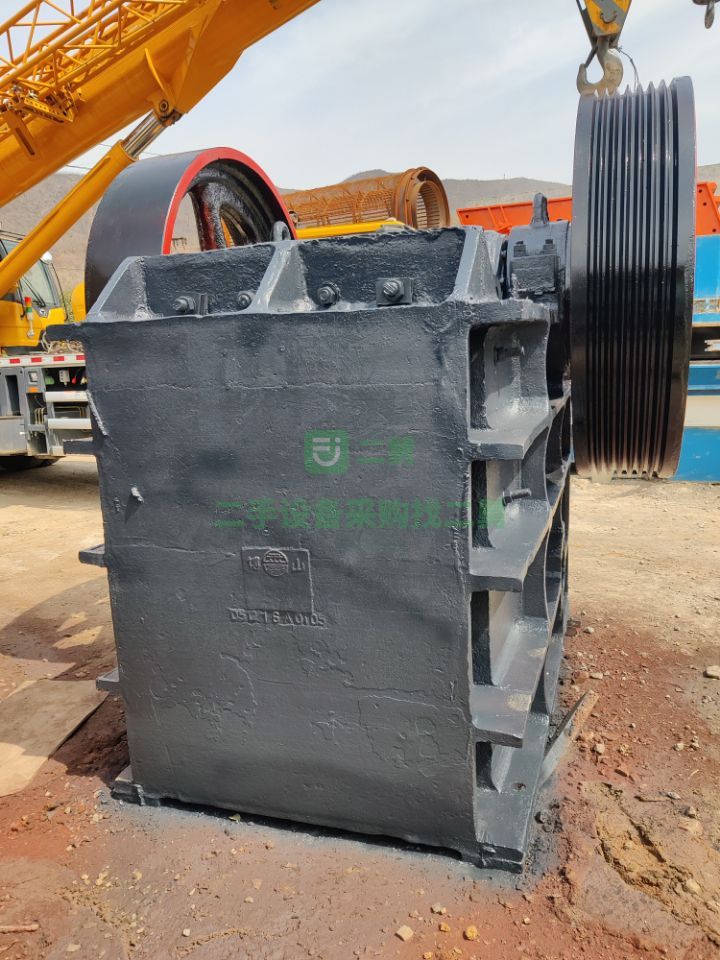 出售二手九成新的焦礦600X900顎式破碎機
