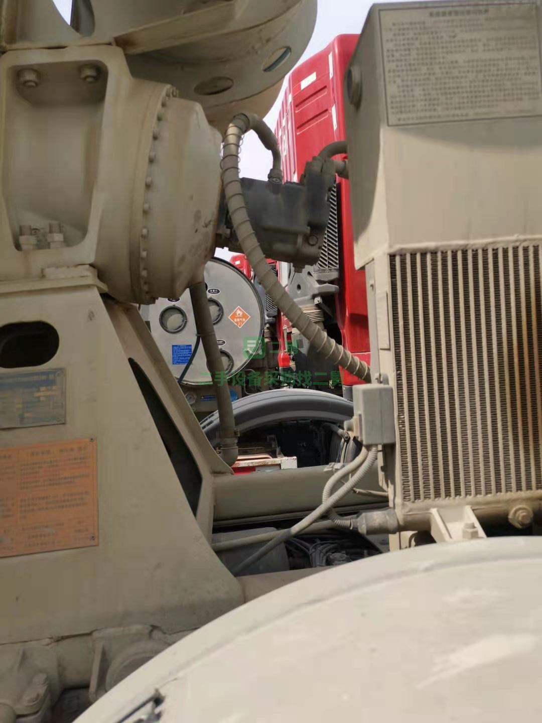 出售一臺19年豪沃德國曼發動機攪拌車，340馬力