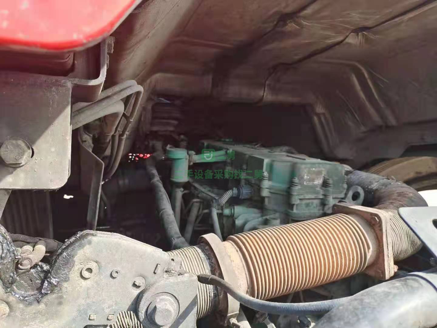 出售一臺18年2月解放J6P-375馬力牽引車，錫柴發動機