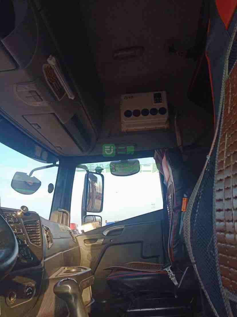 出售17年的青島JH6前四后八350馬力高欄運輸車