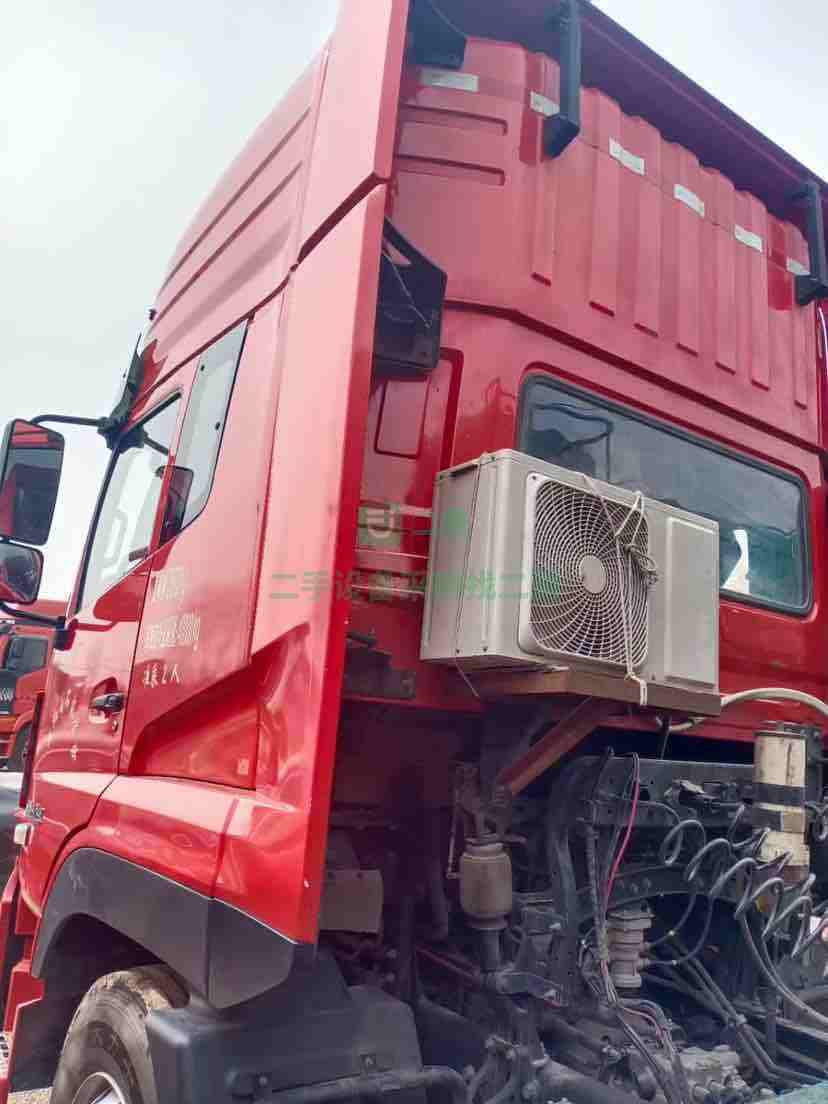 出售兩年一個月天龍450輕盈版車況巨展無磕碰全保險牽引車，帶13米高低板下翻門掛