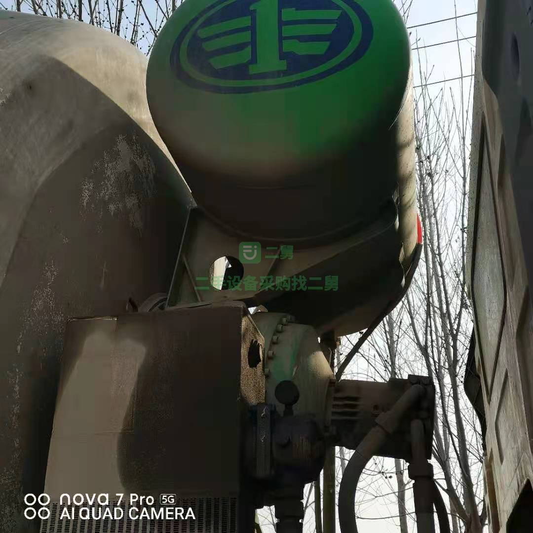 出售一臺18年國五大20方攪拌車，解放J6P