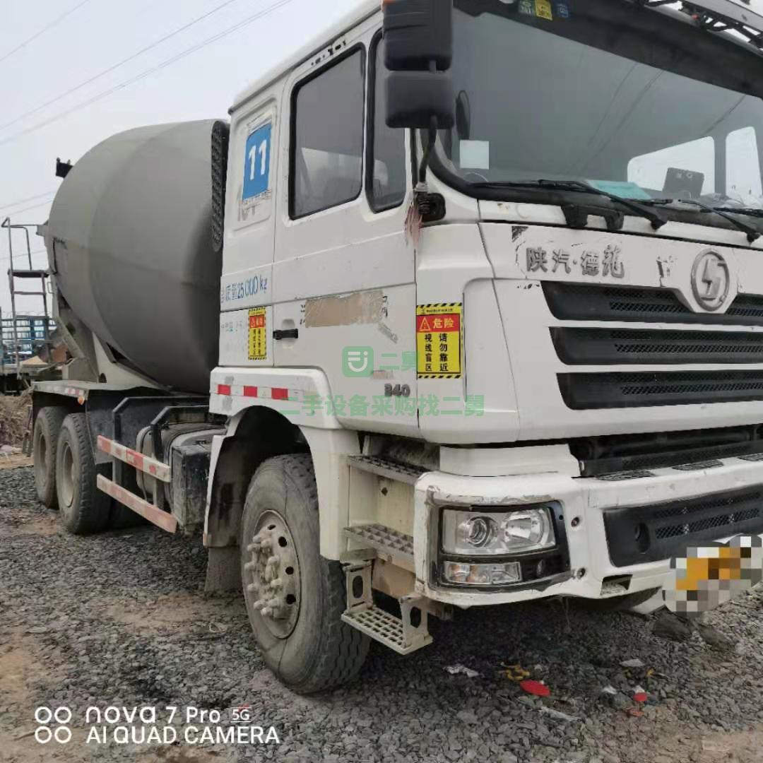 出售一臺13年國三德龍大12方攪拌車，柳工上裝
