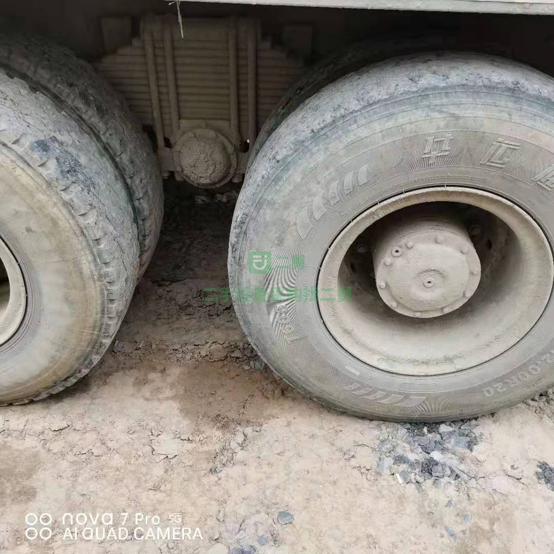 出售一臺13年國三德龍大12方攪拌車，柳工上裝