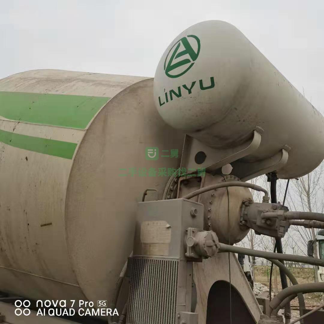 急售一臺18年10月份豪沃輕量化大12方攪拌車，T5G