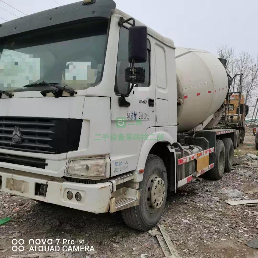 急售一臺14年7月豪沃國四大12方攪拌車，柳工上裝