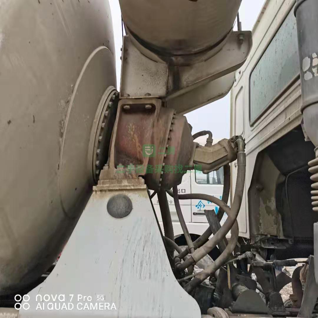 急售一臺14年7月豪沃國四大12方攪拌車，柳工上裝