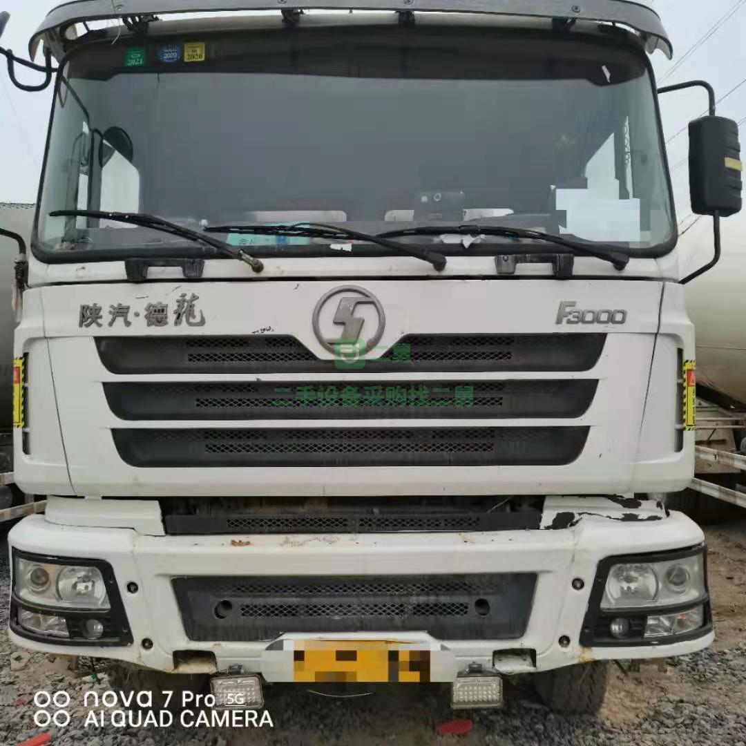 出售一臺13年國三德龍大12方攪拌車，柳工上裝