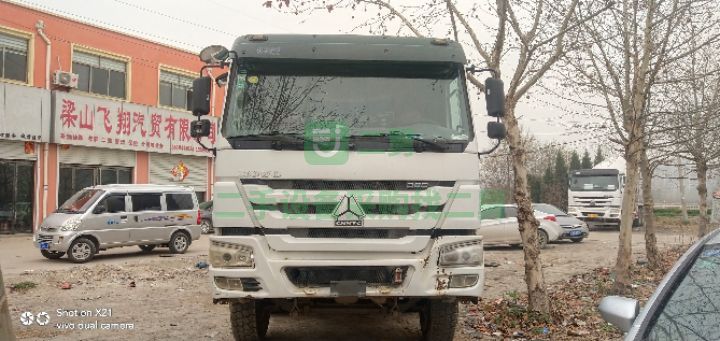 出售二手重汽豪沃濰柴380發動機攪拌罐車