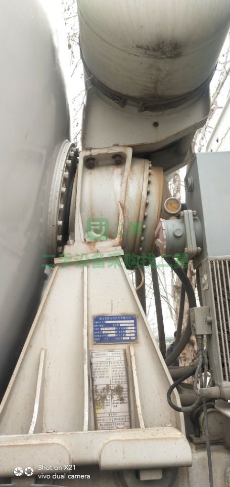 出售二手重汽豪沃濰柴380發動機攪拌罐車
