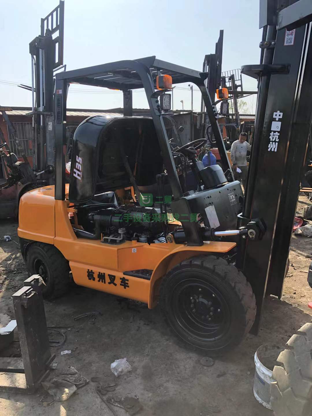 急售全新杭州叉車，實心輪胎，非常靈活