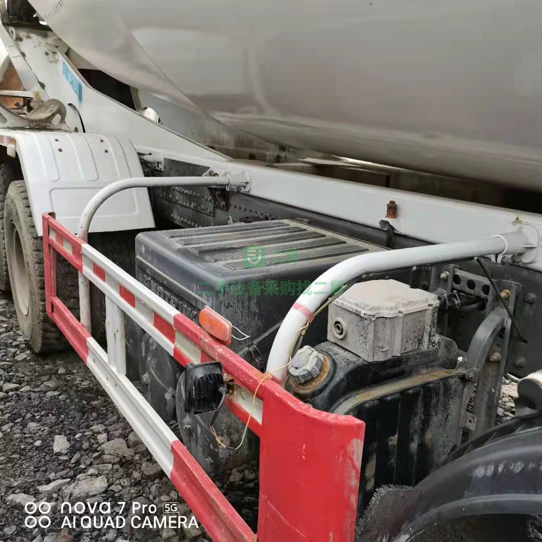 出售一臺18年國五豪沃攪拌車，大20方，亞特上裝