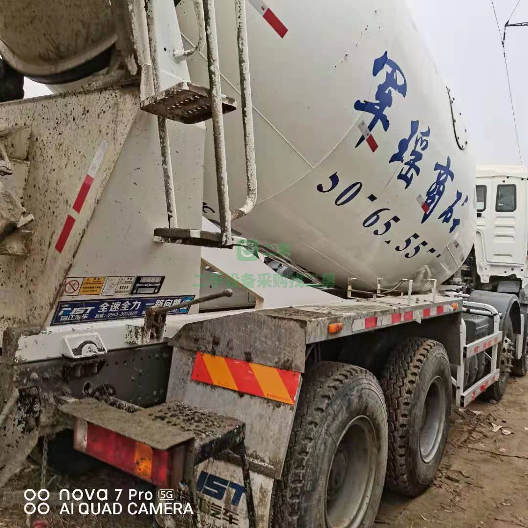出售一臺19年12月25日上戶國五輕量化豪沃攪拌車 瑞江上裝