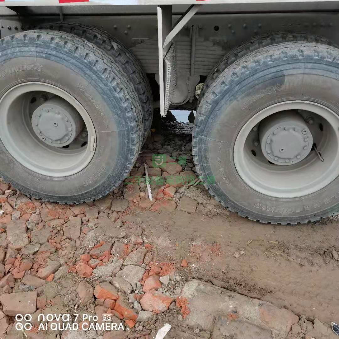 急售一臺(tái)20年德龍輕量化攪拌車，12方，唐鴻上裝
