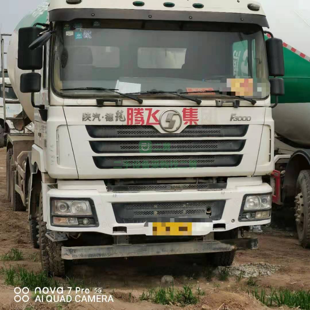 出售一臺(tái)17年國五大20方德龍攪拌車，博哥上裝