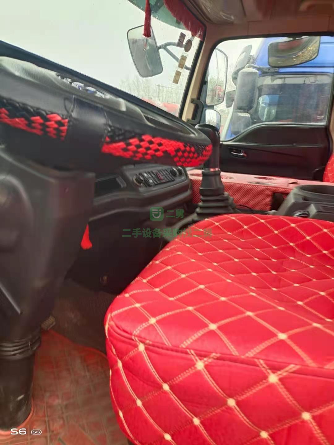 出售多臺19年4月歐曼ETX牽引車