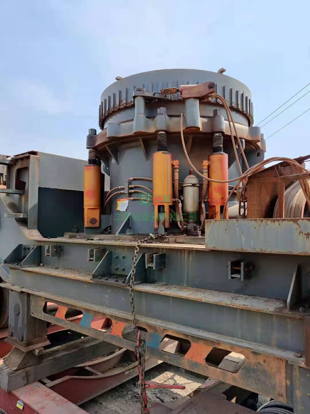 出售一套歐版750X1060移動破碎機，配400圓錐 2160振動篩