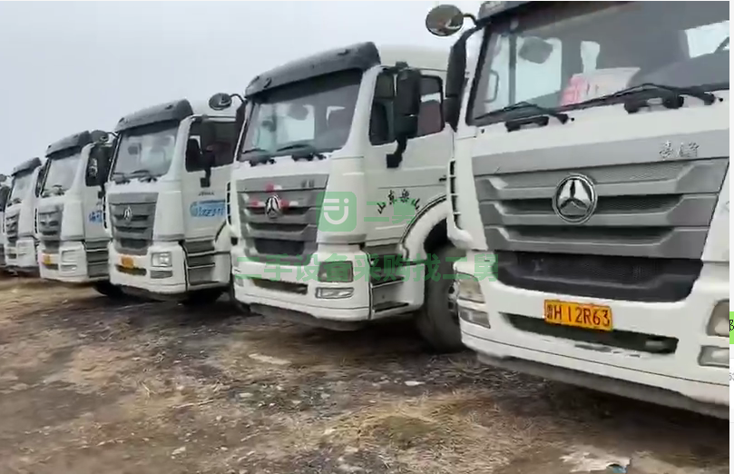 急售一臺豪瀚LNG 版，17年5月牽引車  國五排放