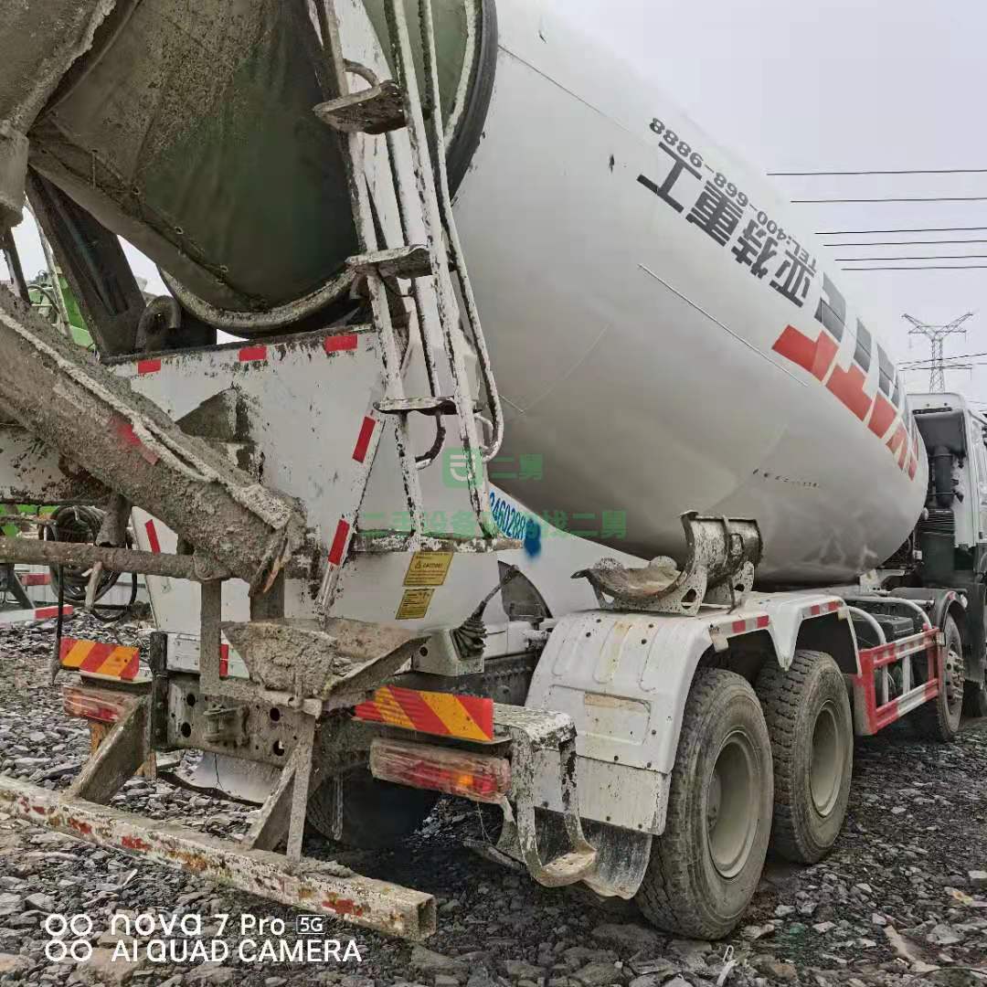 出售一臺18年國五豪沃攪拌車，大20方，亞特上裝