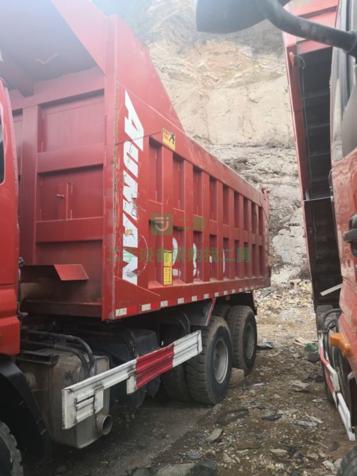 出售無手續國五礦山版歐曼后八輪自卸車