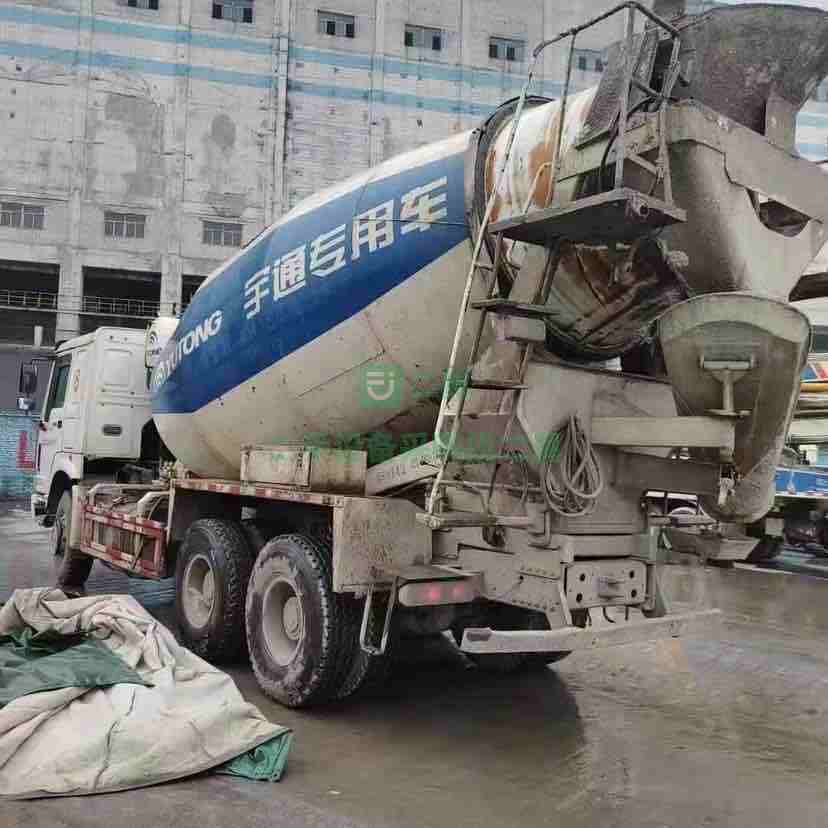 出售14年國(guó)三攪拌車，中通上裝大14拉16方，可提檔，可協(xié)議