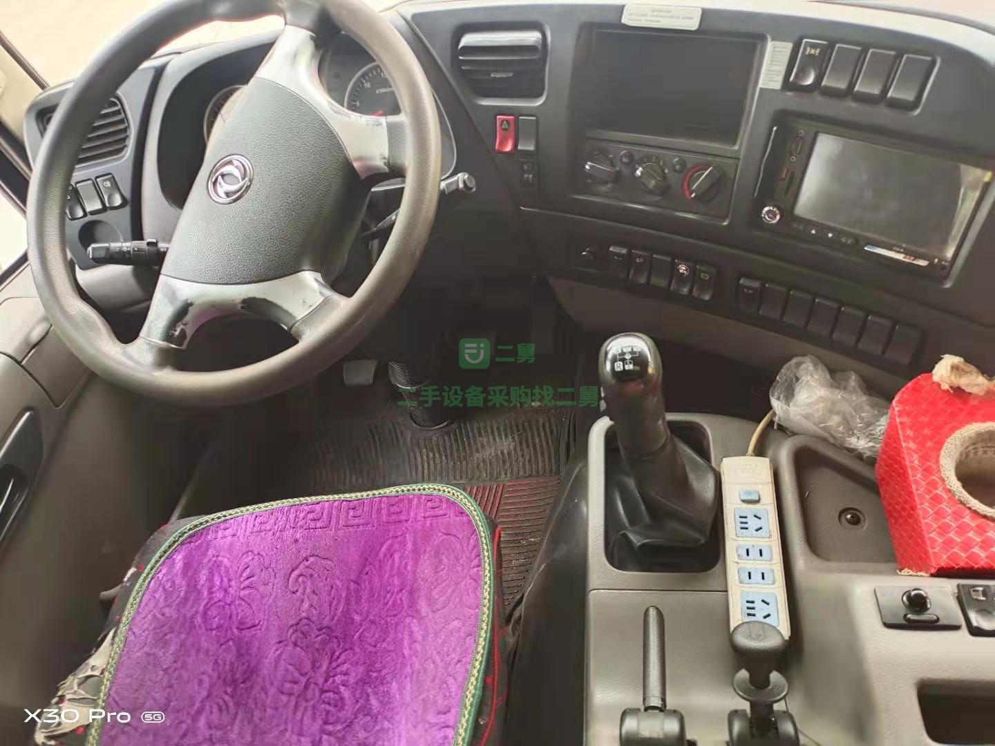 出售一臺18年6月上牌雷諾發動機牽引車，沃爾沃14檔變速箱，帶同年份13米高低板高欄