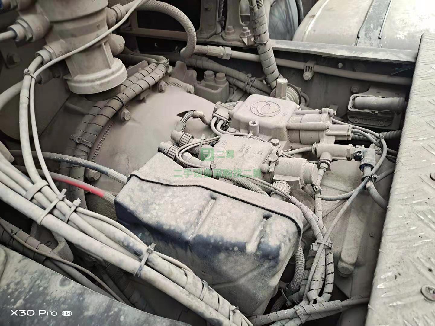 出售一臺18年6月上牌雷諾發動機牽引車，沃爾沃14檔變速箱，帶同年份13米高低板高欄