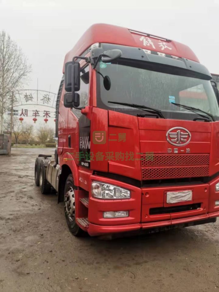 出售16年9月份國四雙驅(qū)解放J6P/420馬力牽引車