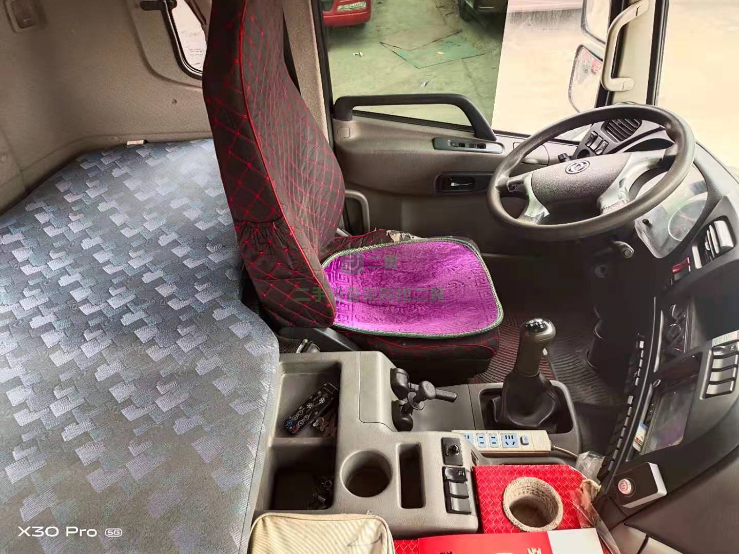 出售一臺18年6月上牌雷諾發動機牽引車，沃爾沃14檔變速箱，帶同年份13米高低板高欄