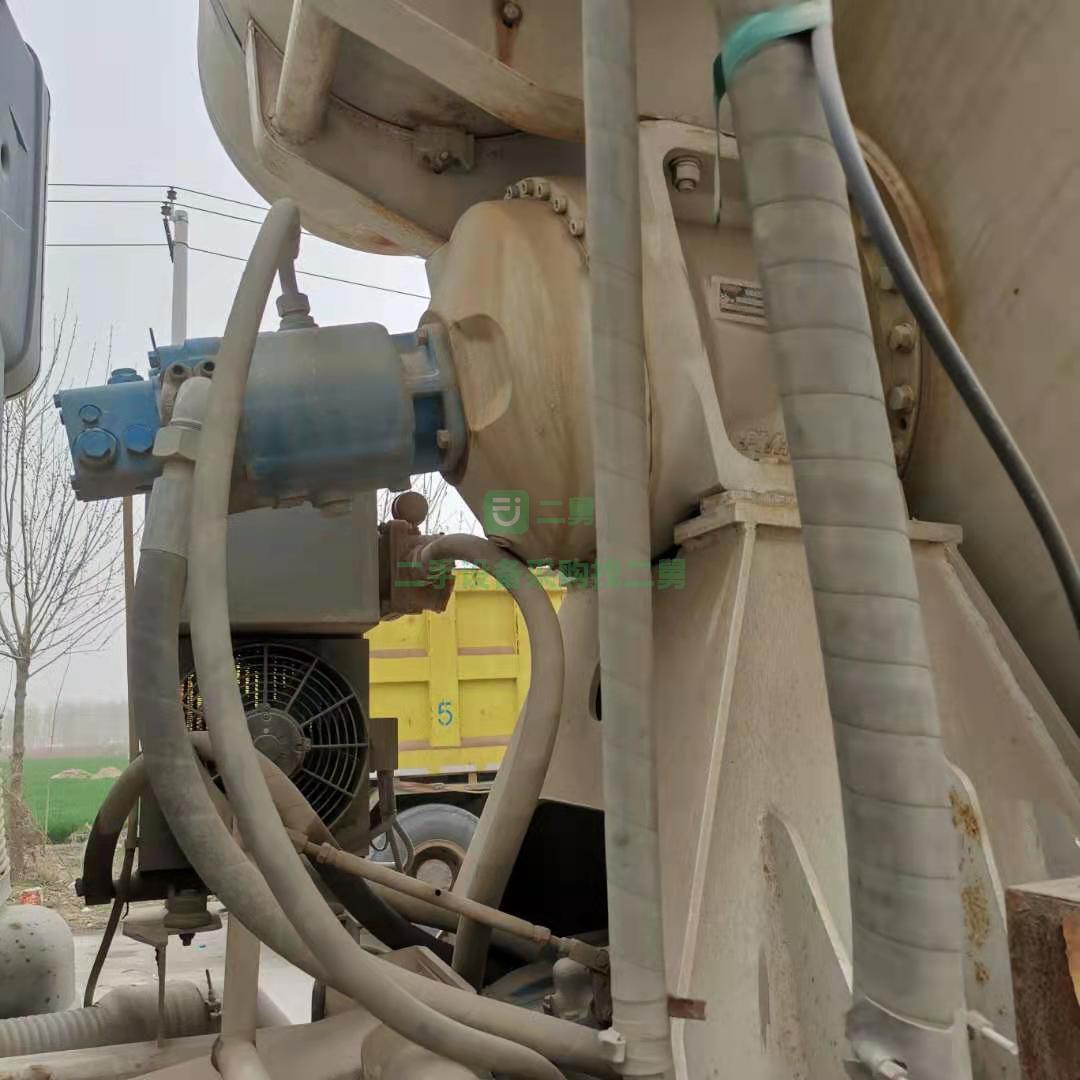 出售一臺16年9月德龍國四排放336馬力攪拌車，PMP減速機