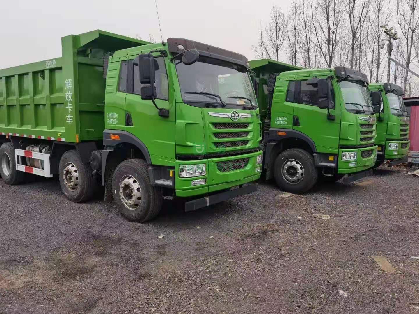 出售一臺2021年新車6.5米青皮解放漢威自卸車，320馬力