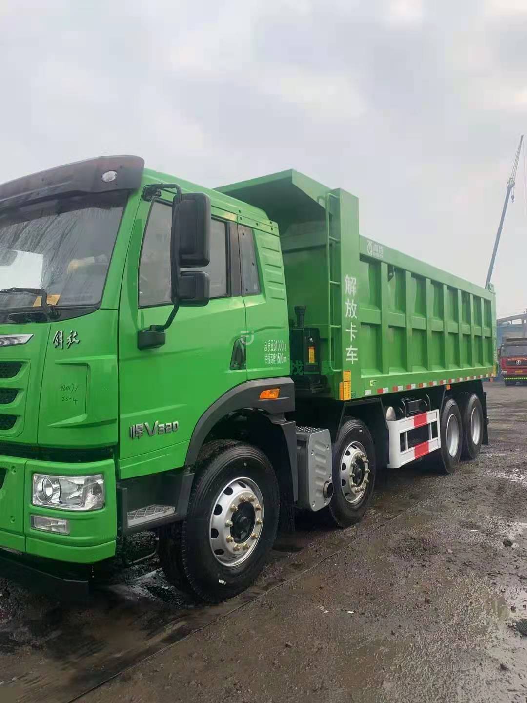 出售一臺2021年新車6.5米青皮解放漢威自卸車，320馬力