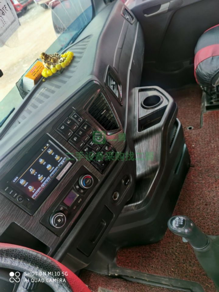 出售二手的解放jh6牽引車，500馬力濰柴發動機，帶13米高低倉欄掛板