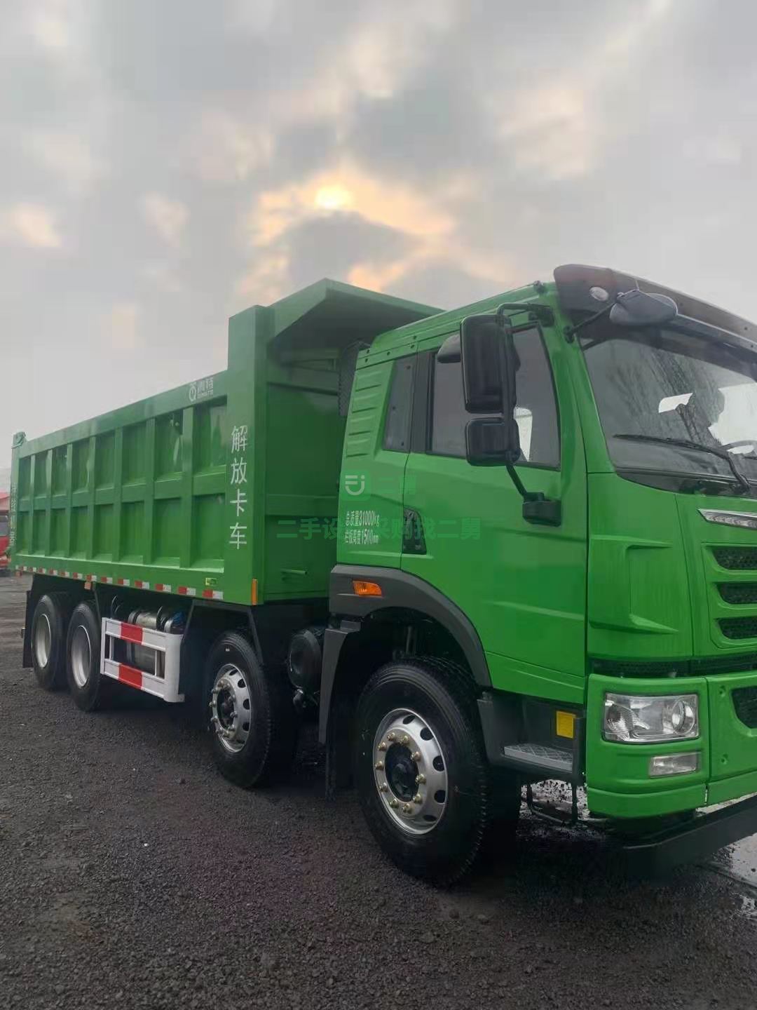 出售一臺2021年新車6.5米青皮解放漢威自卸車，320馬力