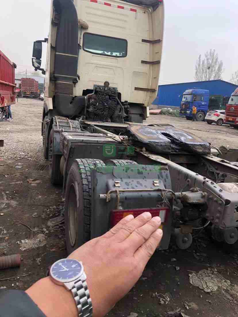 出售16年底國5排放豪沃T7牽引車