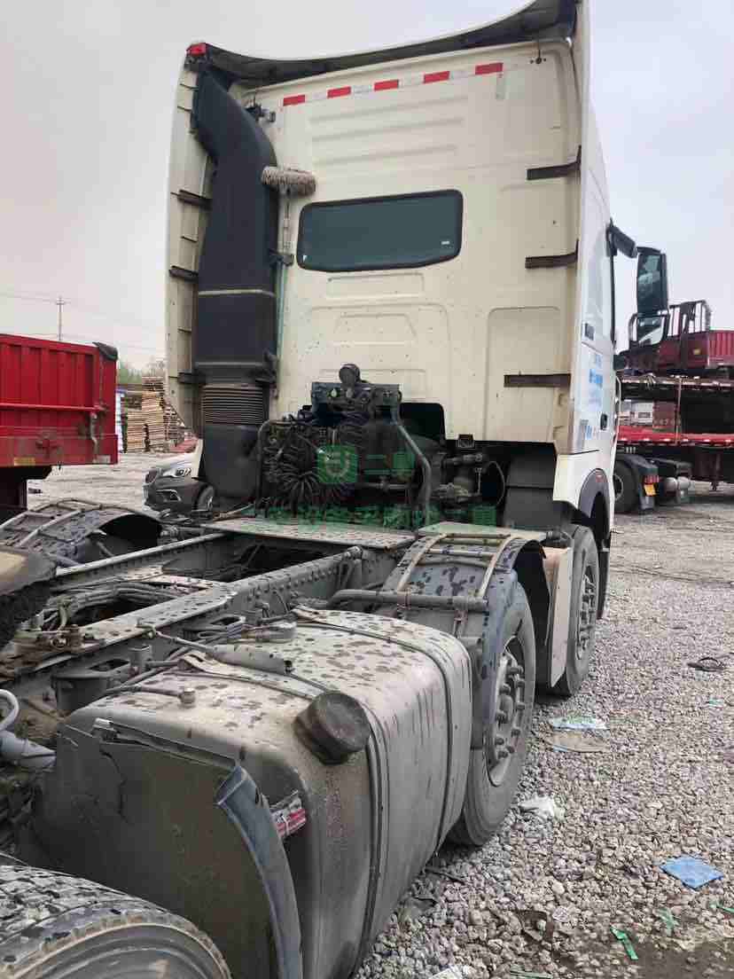 出售16年底國5排放豪沃T7牽引車