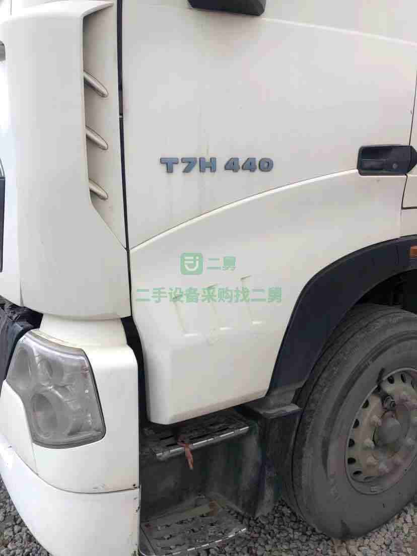 出售16年底國5排放豪沃T7牽引車