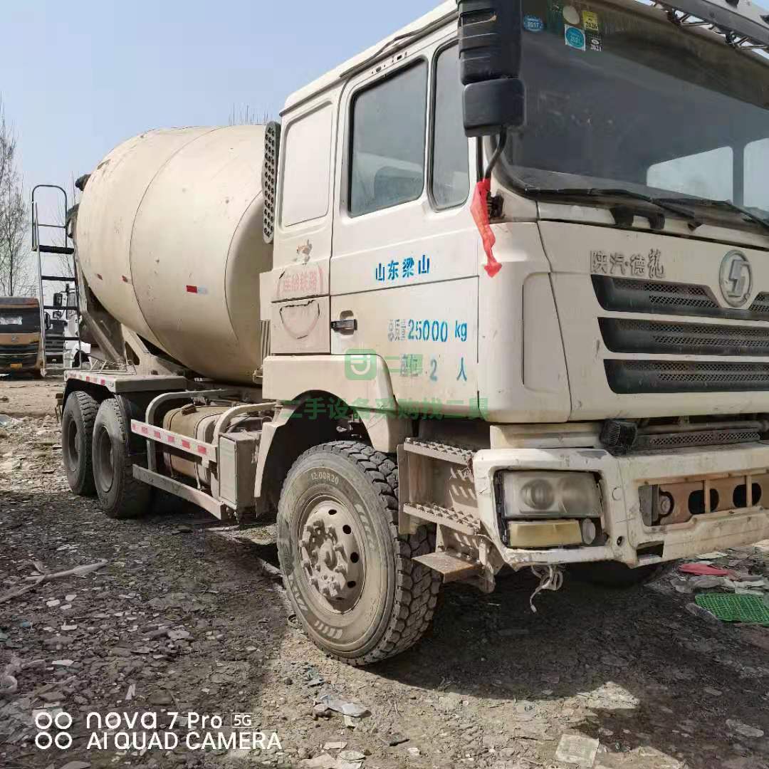 出售一臺16年3月德龍336馬力攪拌車，審車一年