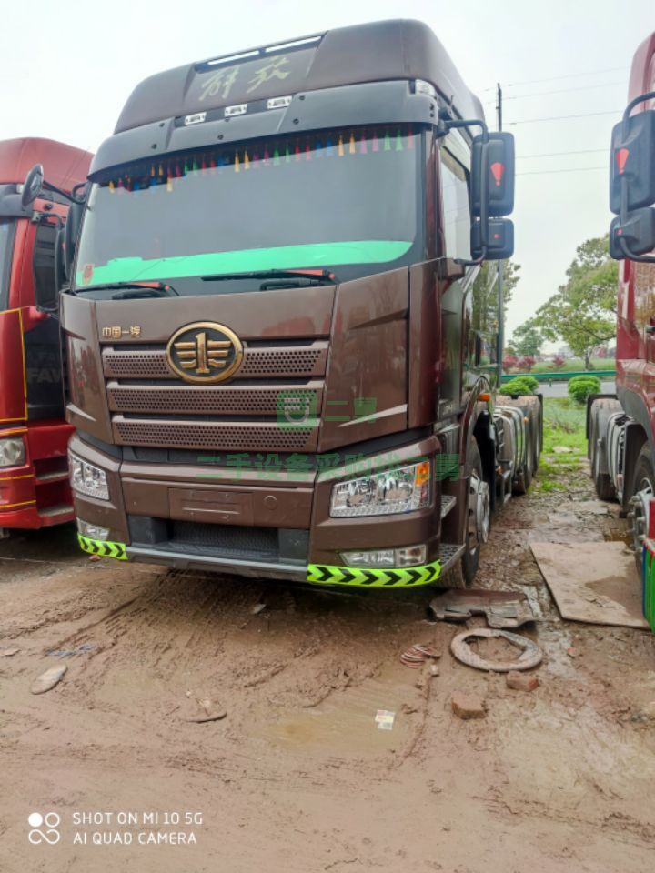 出售二手的解放j6p550馬力牽引車領(lǐng)航版！