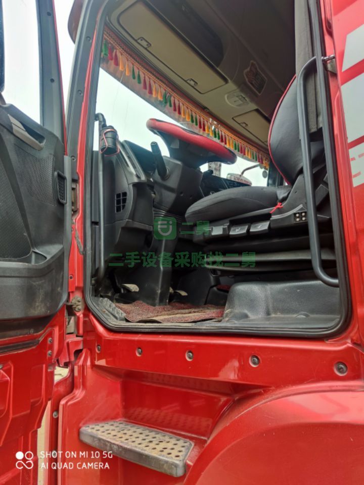 出售二手的解放jh6牽引車，500馬力濰柴發動機，帶13米高低倉欄掛板