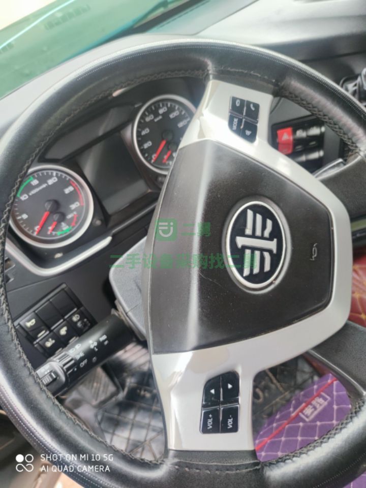 出售二手的解放j6p550馬力牽引車領(lǐng)航版！