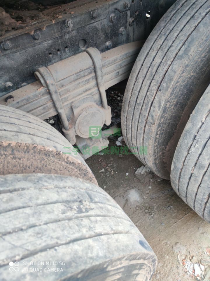 出售二手的解放jh6牽引車，500馬力濰柴發動機，帶13米高低倉欄掛板