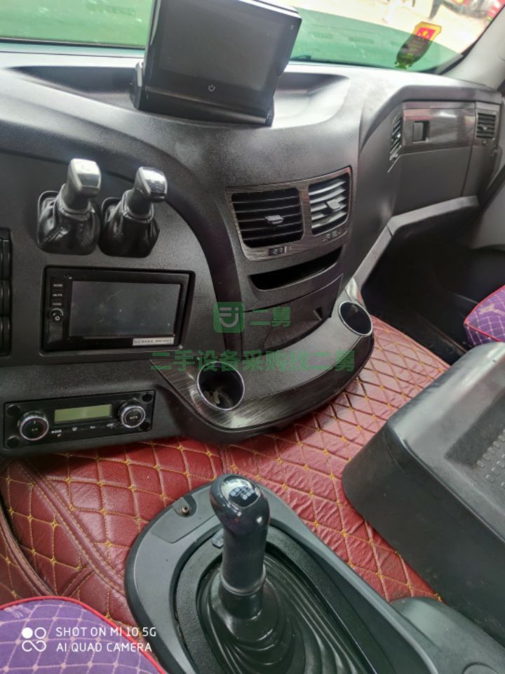 出售二手的解放j6p550馬力牽引車領(lǐng)航版！