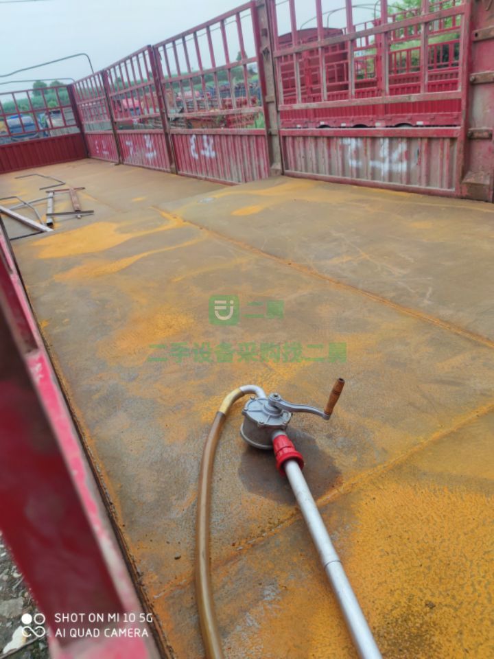 出售二手的解放jh6牽引車，500馬力濰柴發動機，帶13米高低倉欄掛板