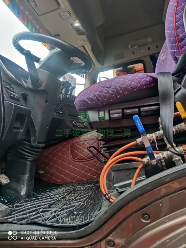 出售二手的解放j6p550馬力牽引車領(lǐng)航版！
