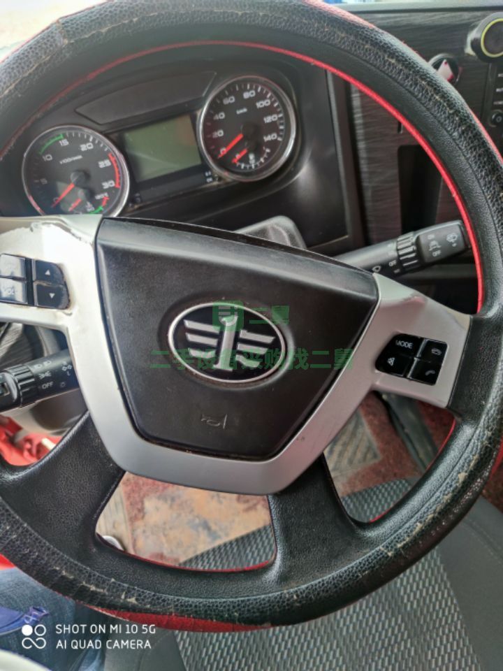出售二手的解放jh6牽引車，500馬力濰柴發動機，帶13米高低倉欄掛板