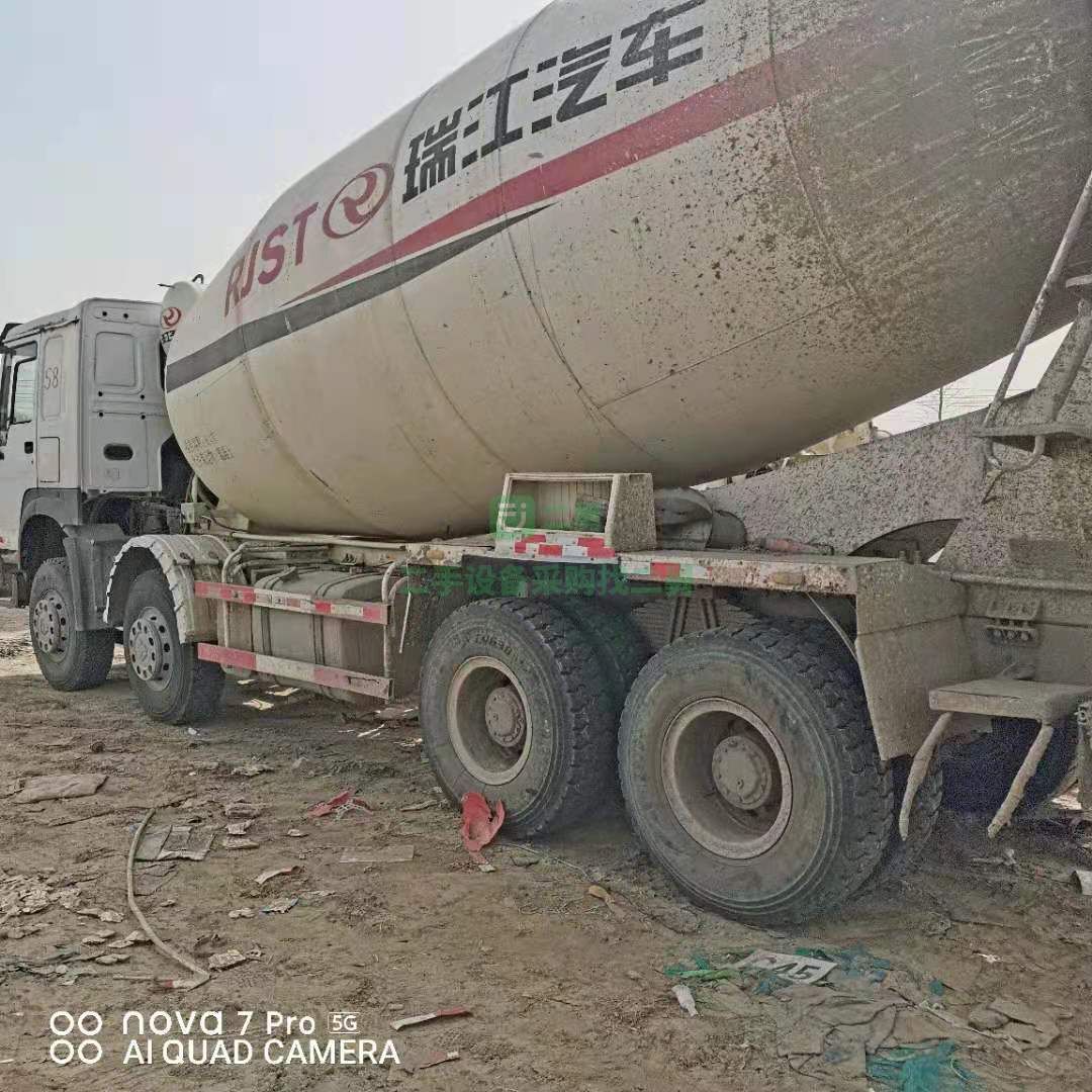 急售一臺15年2月豪沃瑞江上裝攪拌車，20方